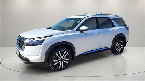 2025 Nissan Pathfinder Platinum FWD