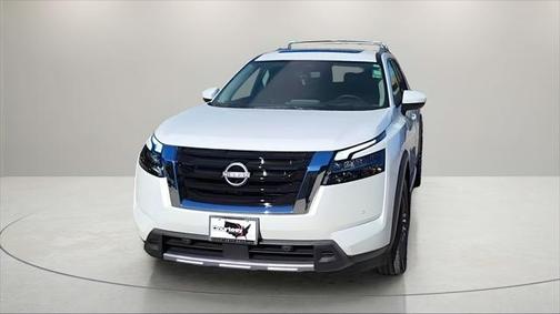 2025 Nissan Pathfinder Platinum FWD