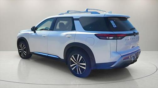 2025 Nissan Pathfinder Platinum FWD