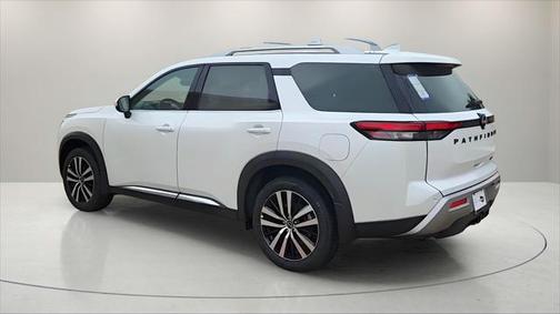 2025 Nissan Pathfinder Platinum FWD