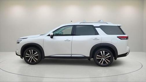 2025 Nissan Pathfinder Platinum FWD