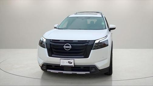 2025 Nissan Pathfinder Platinum FWD