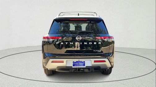 2025 Nissan Pathfinder Platinum FWD