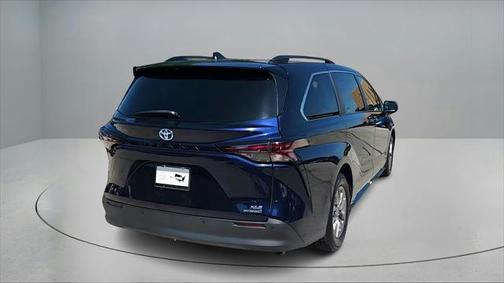 2023 Toyota Sienna XLE 8 Passenger