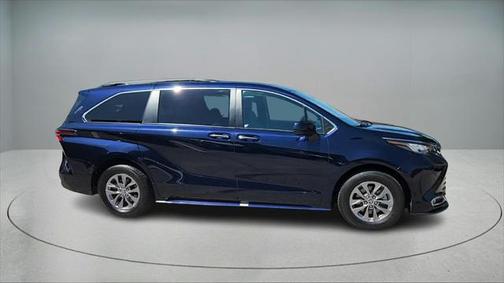 2023 Toyota Sienna XLE 8 Passenger