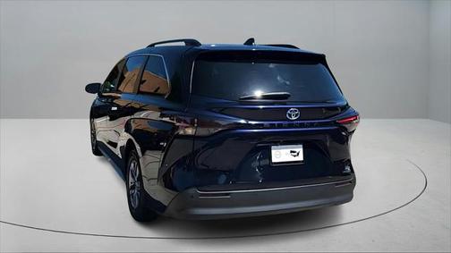 2023 Toyota Sienna XLE 8 Passenger