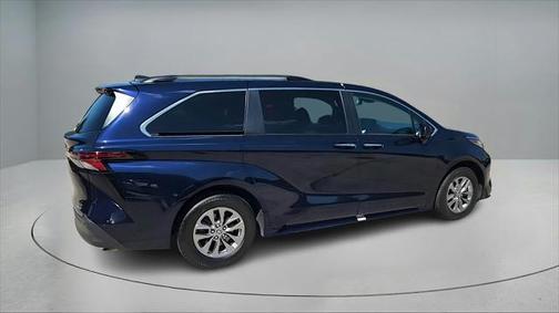 2023 Toyota Sienna XLE 8 Passenger