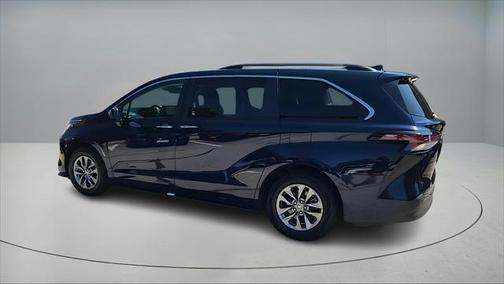 2023 Toyota Sienna XLE 8 Passenger