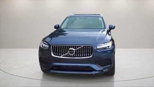 2022 Volvo XC90 T6 Momentum