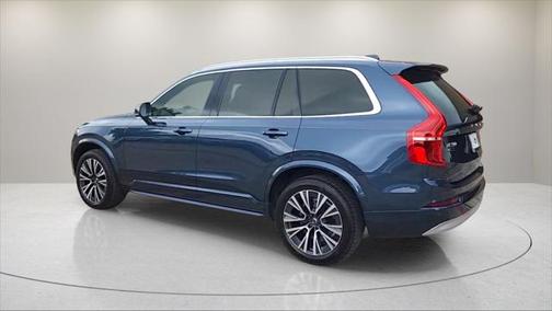 2022 Volvo XC90 T6 Momentum