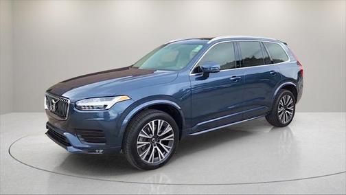 2022 Volvo XC90 T6 Momentum