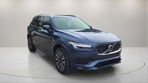 2022 Volvo XC90 T6 Momentum