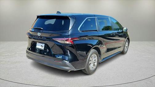 2023 Toyota Sienna LE