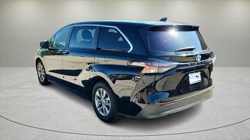 2023 Toyota Sienna LE