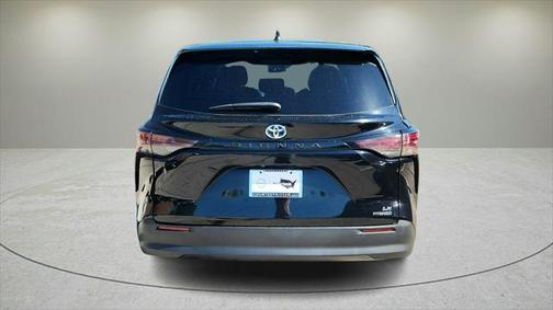 2023 Toyota Sienna LE