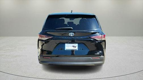 2023 Toyota Sienna LE