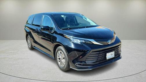2023 Toyota Sienna LE