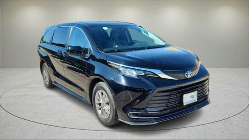 2023 Toyota Sienna LE