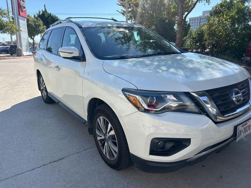 2017 Nissan Pathfinder SV