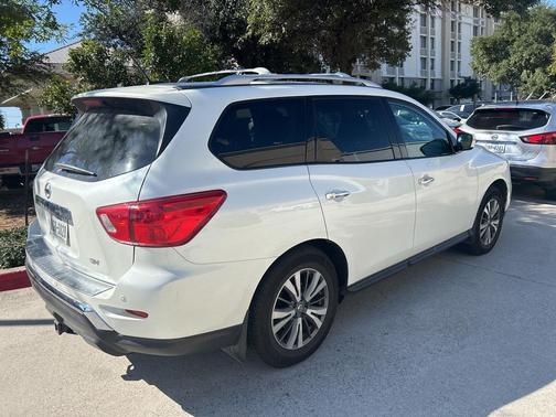 2017 Nissan Pathfinder SV