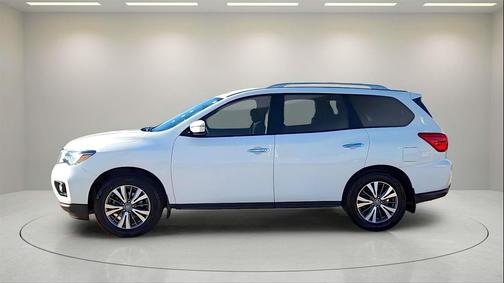 2017 Nissan Pathfinder SV