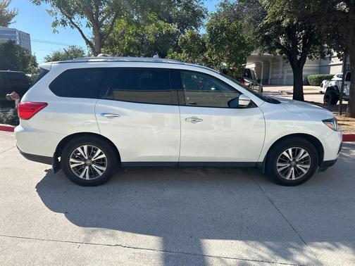 2017 Nissan Pathfinder SV