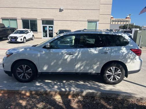 2017 Nissan Pathfinder SV