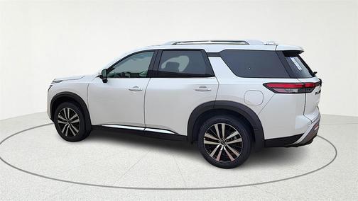 2025 Nissan Pathfinder Platinum FWD