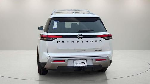 2025 Nissan Pathfinder Platinum FWD