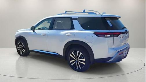 2025 Nissan Pathfinder Platinum FWD