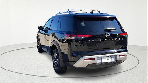 2025 Nissan Pathfinder SL FWD