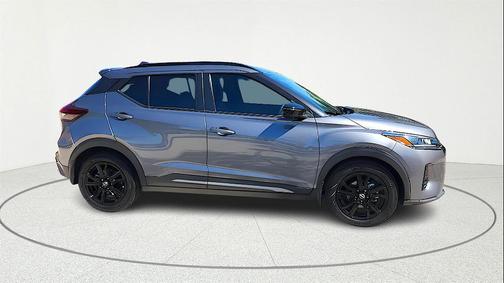 2022 Nissan Kicks SR