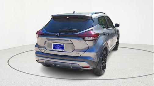2022 Nissan Kicks SR