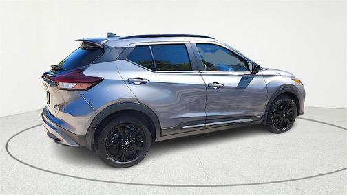 2022 Nissan Kicks SR