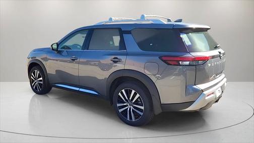 2025 Nissan Pathfinder Platinum FWD