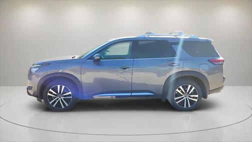 2025 Nissan Pathfinder Platinum FWD
