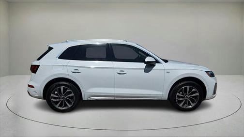 2022 Audi Q5 45 S line Premium Plus