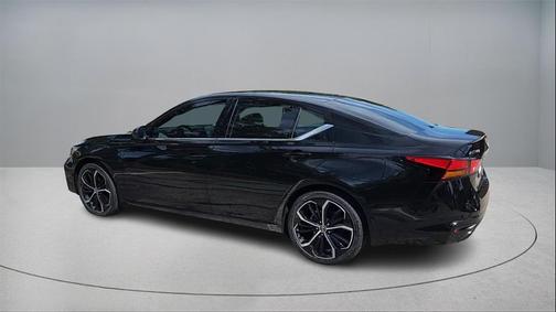 2023 Nissan Altima SR FWD