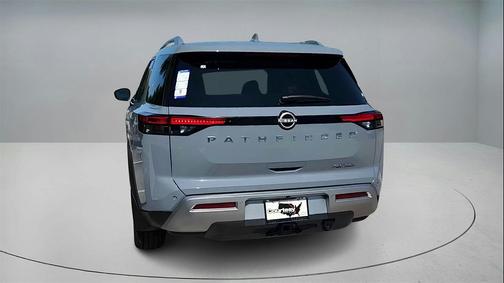 2025 Nissan Pathfinder Platinum FWD