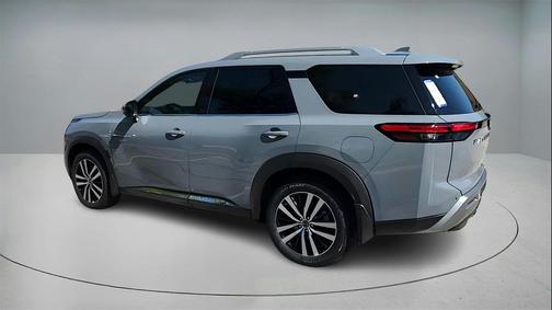 2025 Nissan Pathfinder Platinum FWD