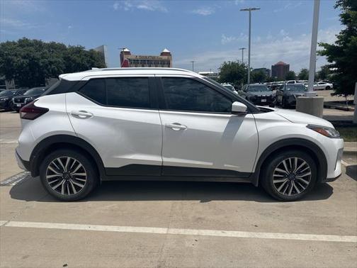 2022 Nissan Kicks SV