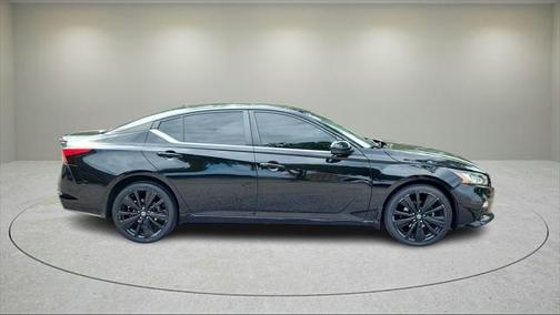 2022 Nissan Altima SR Intelligent AWD