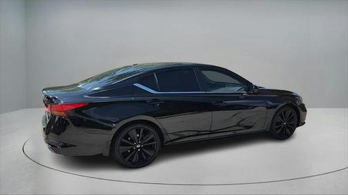 2022 Nissan Altima SR FWD