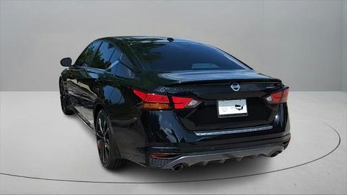 2022 Nissan Altima SR FWD