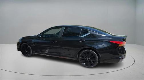 2022 Nissan Altima SR FWD