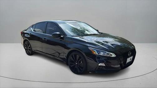 2022 Nissan Altima SR FWD