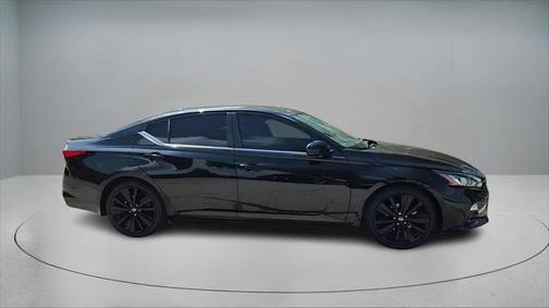 2022 Nissan Altima SR FWD