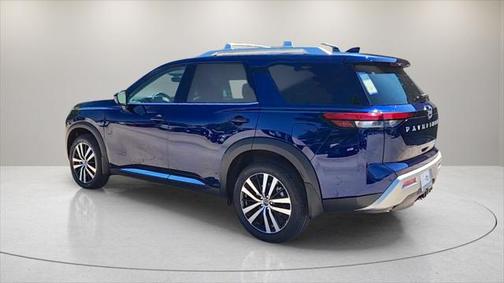 2025 Nissan Pathfinder Platinum FWD