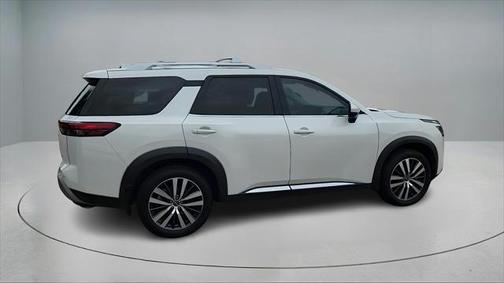 2022 Nissan Pathfinder Platinum 2WD