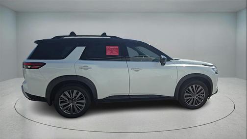 2023 Nissan Pathfinder SL FWD